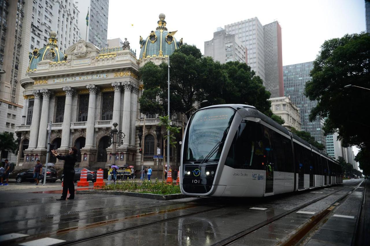 Ao Lado Do Metro Da Cinelandia E Consulado Americano